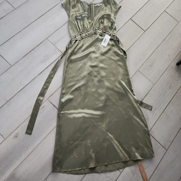 Reformation Kaye silk dress in the artichoke color - Picture 9 of 9